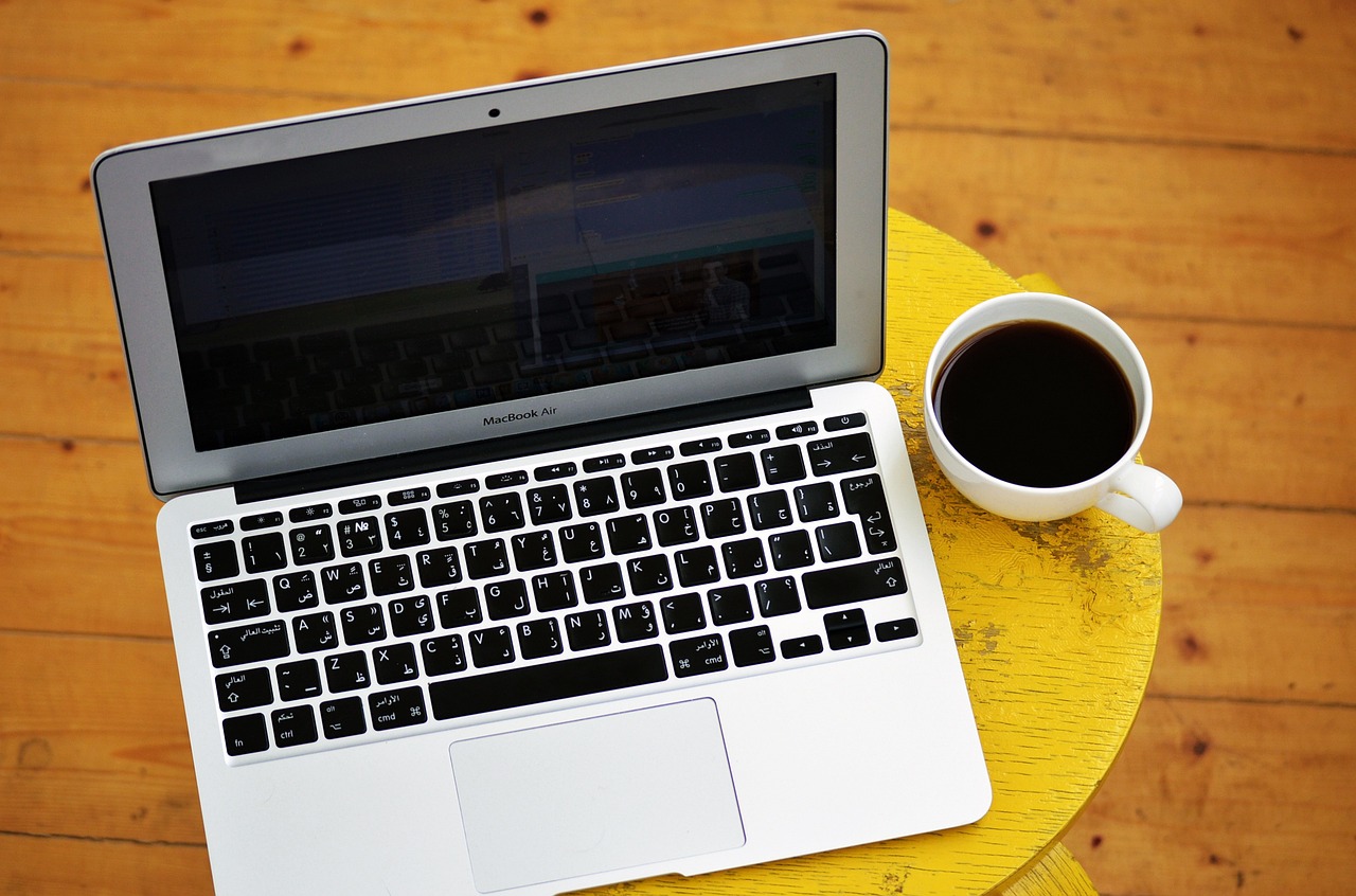 laptop, computer, cup of coffee-1367299.jpg